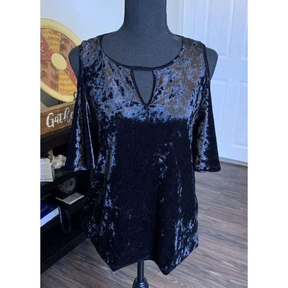 Valerie Steven cold shoulder top size Sm‎